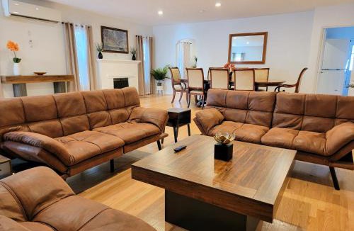 Pico - Robertson House | Beautiful and spacious 2 bedroom home in an excellent location near LACMA Acadamy Awards Museum Peterson Museum and more