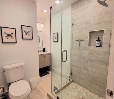 Pico - Robertson House | Beautiful and spacious 2 bedroom home in an excellent location near LACMA Acadamy Awards Museum Peterson Museum and more