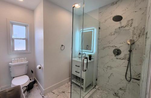 Pico - Robertson House | Beautiful and spacious 2 bedroom home in an excellent location near LACMA Acadamy Awards Museum Peterson Museum and more