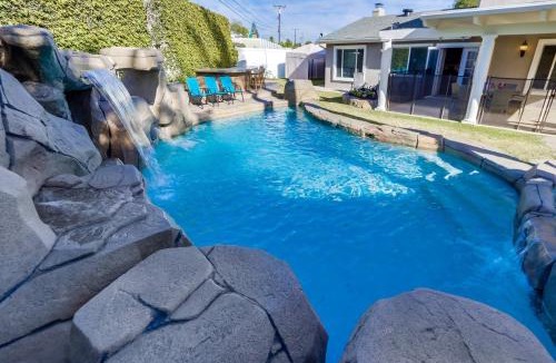 Placentia House | Beautiful Backyard Oasis 5 bedroom 3 Bathroom Home