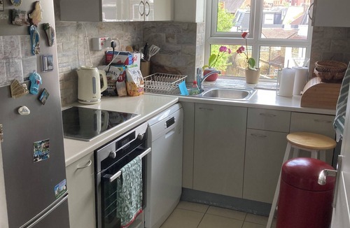 Hammersmith and Fulham Apartment | Beautiful Barons Court Apartment