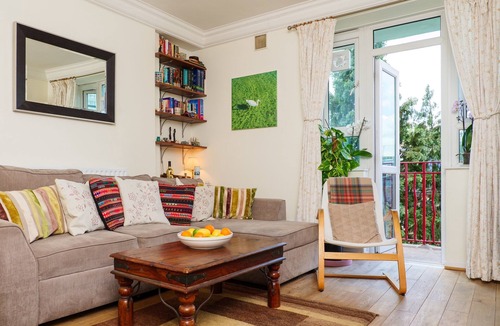 Hammersmith and Fulham Apartment | Beautiful Barons Court Apartment