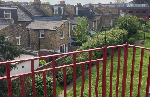 Hammersmith and Fulham Apartment | Beautiful Barons Court Apartment