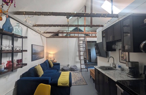 Bay Park Cottage | Beautiful Bay Park Cottage near everything