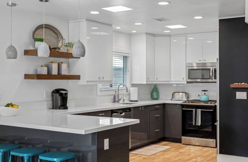 Santa Ana Heights House | Beautiful beach house 1 house from the sand, AC, Parking, Bikes, and Beach Gear!