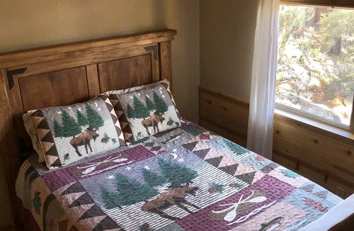 Eagle Mountain Estates House | Beautiful Cabin With Hot Tub And Walking Distance to Octoberfest