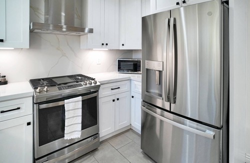 Baldwin Park House | Beautiful & Centrally Located close to everything 3- bedroom home, AC, WiFi
