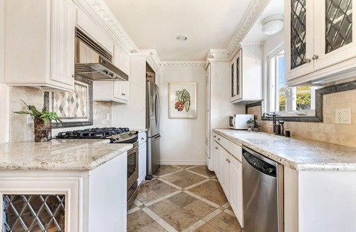 Corona del Mar Condo | Beautiful condo in the heart of CDM just one block from the beach!