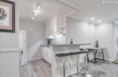 Los Angeles Condo | Beautiful condo near the beach, night life, LMU, LAX, and Silicon Beach.