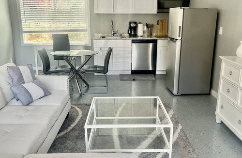Del Mar Apartment | Beautiful Del Mar Beach Studio 2 blocks to Sandy Beach