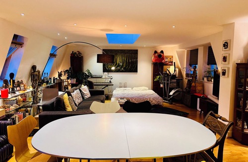 Camden Town with Primrose Hill Apartment | Beautiful double-bed room & living room w/sofa bed available in Camden Town