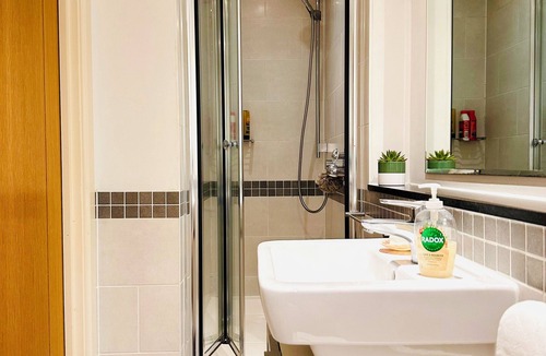 Camden Town with Primrose Hill Apartment | Beautiful double-bed room & living room w/sofa bed available in Camden Town