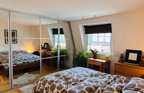 Camden Town with Primrose Hill Apartment | Beautiful double-bed room & living room w/sofa bed available in Camden Town