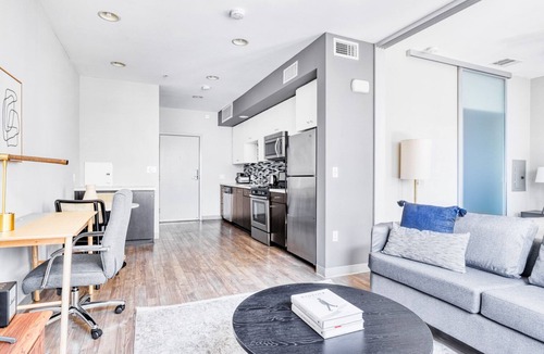 Little Tokyo Apartment | Beautiful Downtown 1BR w/ Gym & Pool, near Staples Center, by Blueground