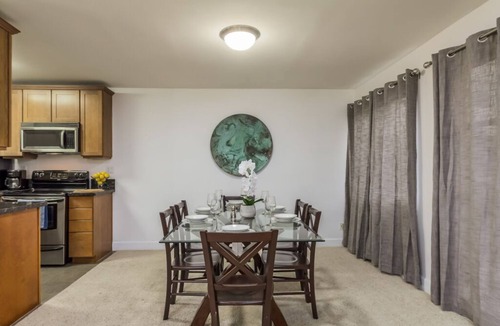 Westwood Condo | Beautiful Furnished Westwood Condo near UCLA 1BD/1BA with Parking