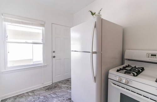 Valley Village Apartment | Beautiful garden apt close to Universal Studios