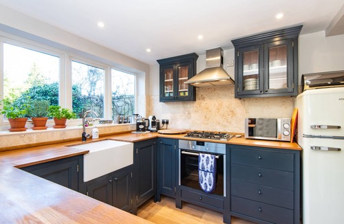 Henfield Cottage | Beautiful Georgian Cottage tucked away in central village location.