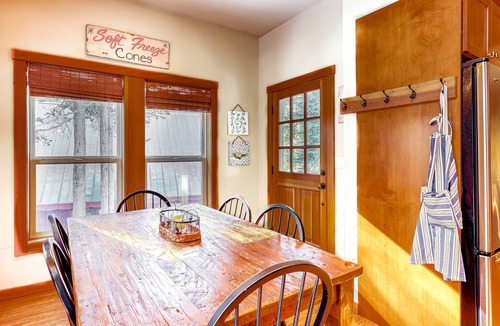 Serene Lakes House | Beautiful getaway with two fireplaces, covered deck, washer/dryer