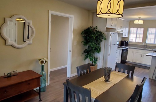 Glendale House | Beautiful Glendale home close to all.
