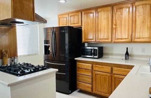 Bonita House | Beautiful Glendora Home with remodeled bathrooms, large yard, pool.