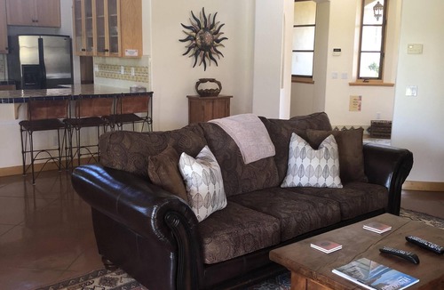 Simi Valley House | Beautiful Guest House with spectacular views of Hillside Avocado Orchards