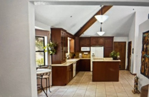 Salinas House | Beautiful home - great views- close to it all!