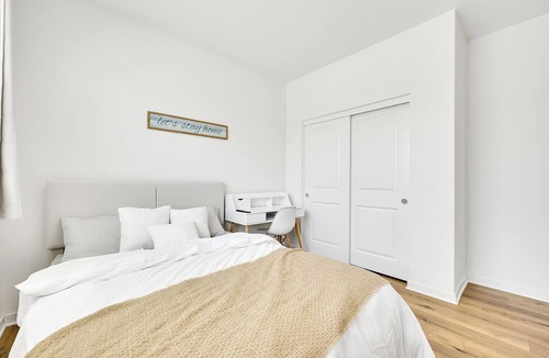 Ontario House | Beautiful Home Perfect for Friends /Families Close to Airports