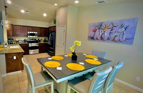 Fresno House | Beautiful home W/Pool, Spa, Fire pit & Outdoor grill.