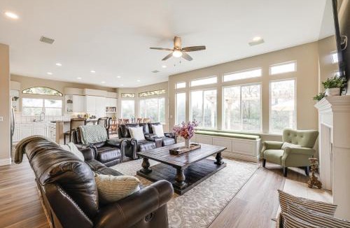 Byron House | Beautiful Home with Hot Tub on Byron Olive Farm