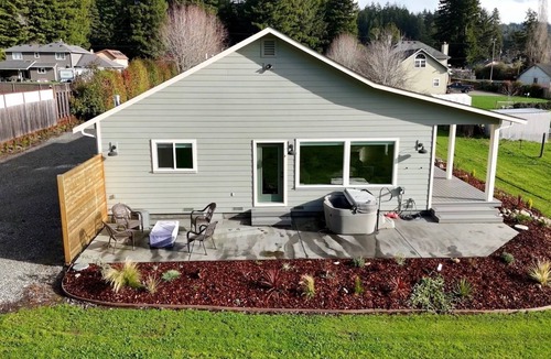 McKinleyville House | Beautiful House with Hot Tub in Sunny Blue Lake