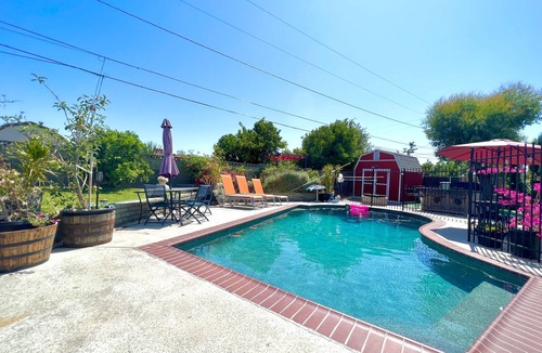 Sherwood Forest and Thistle Development House | Beautiful house with pool near Disneyland & Knotts Convention Center in Anaheim
