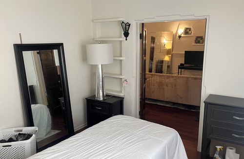West Los Angeles Apartment | Beautiful LA Property near Beverly Hills - 5 miles from the beach!