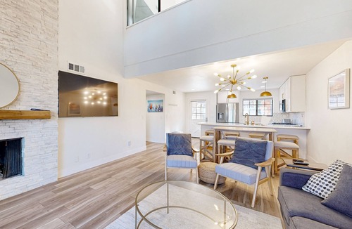 Lake Arrowhead Condo | Beautiful lake-view condo w/shared pool and hot tub walk to restaurants & shops