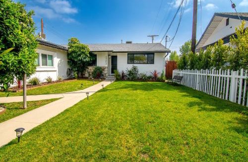 Valley Glen Villa | Beautiful Large Home + Pool