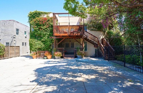 Larchmont Apartment | Beautiful, light filled top floor suite with hardwood floors+ downtown view!