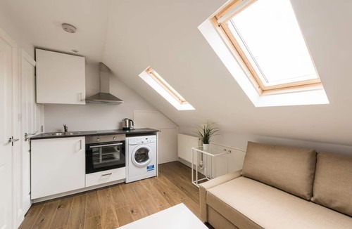 Colindale Apartment | Beautiful Loft Studio