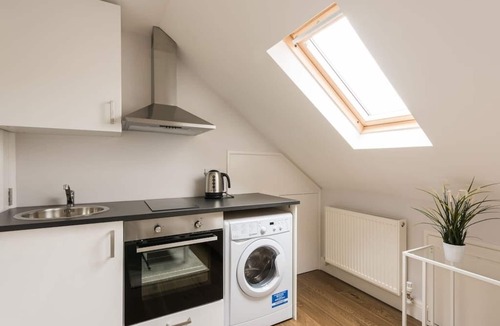 Colindale Apartment | Beautiful Loft Studio