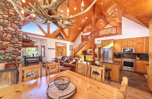 Evergreen Estates House | Beautiful log cabin. Luxury! Great for large families! Walk to snow summit!