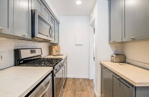 Eastern Malibu Condo | Beautiful, luxurious hideaway right on Carbon Beach in Malibu!