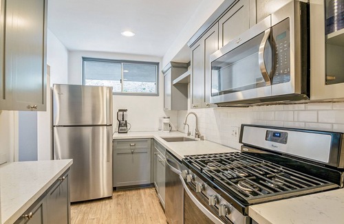 Eastern Malibu Condo | Beautiful, luxurious hideaway right on Carbon Beach in Malibu!