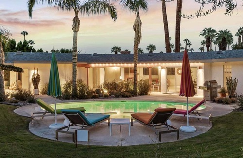 Deepwell Estates House | Beautiful Mid-Century Modern Home in Deepwell