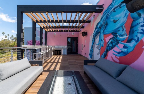 Vista Apartment | Beautiful Modern 2-Bed in DT Vista!