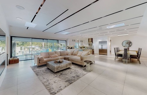 Lake Balboa House | Beautiful Modern Compound