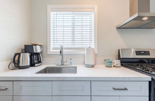 Mayflower Village House | Beautiful New Studio In Arcadia With Kitchen-C