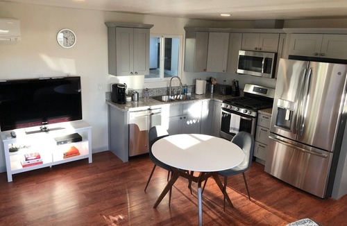 Hermosa Beach House | Beautiful, newly-remodeled 1 bedroom 1 bath private home in sunny Hermosa Beach!