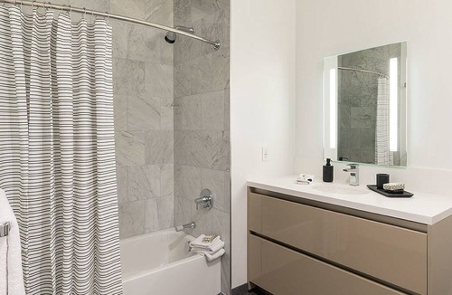 Los Angeles Condo | Beautiful One Bedroom, One Balcony in the heart of LA