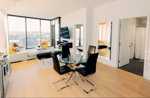 Los Angeles Condo | Beautiful One Bedroom, One Balcony in the heart of LA