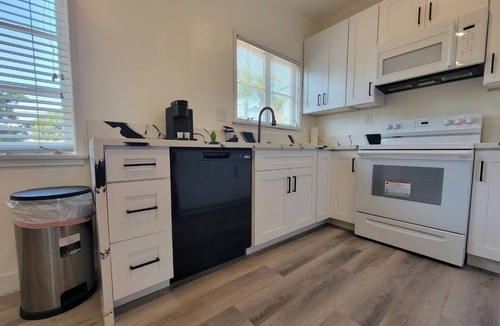 West Covina House | Beautiful Pool House w/Swimming Pool & Parkings