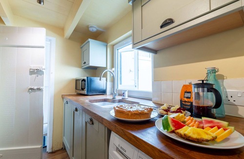 Gorran Haven House | Beautiful private villa for 6 people with WIFI, TV, patio and pets allowed