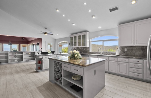 Santa Clarita House | Beautiful private mountain estate on 10 acres